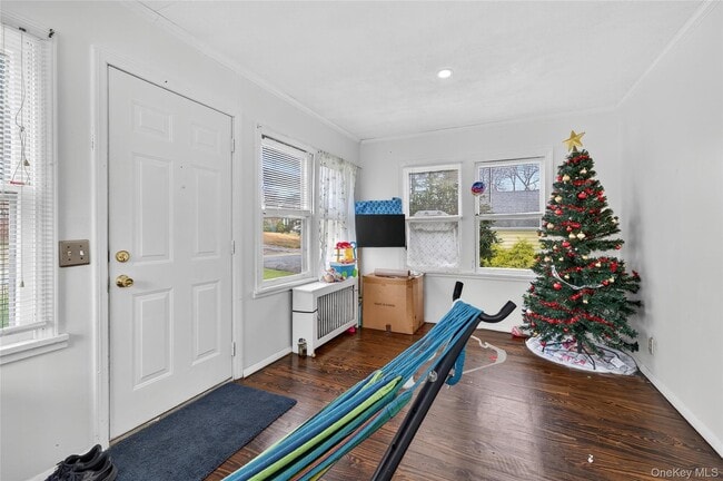 Photo - 36 Swezey Pl