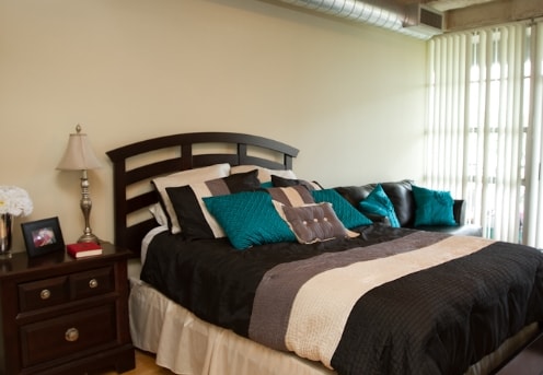 Monoambiente Sala de estar - 230 West Alabama Apartments