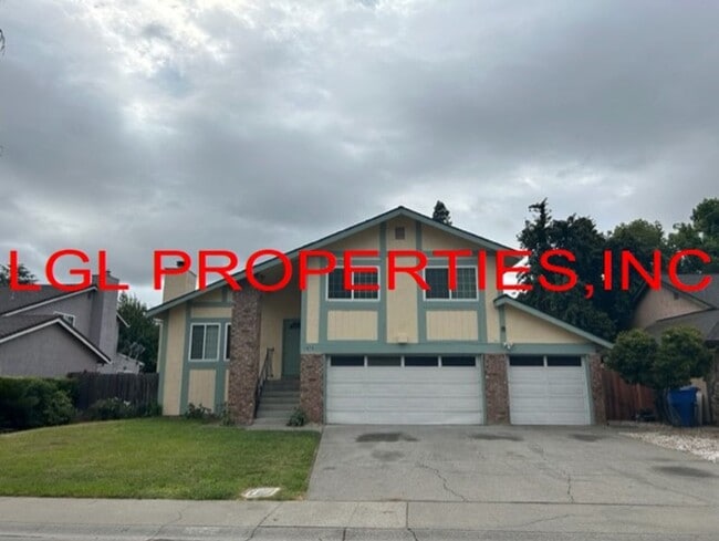 Building Photo - 1470 Pebblewood Dr