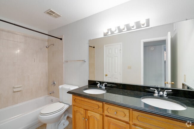 2BR, 1BA - 810SF - Bathroom