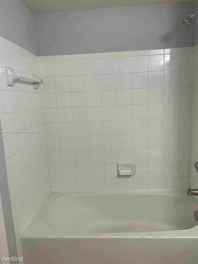 Photo - 2 br, 2 bath Condo - 2516 Centergate Dr