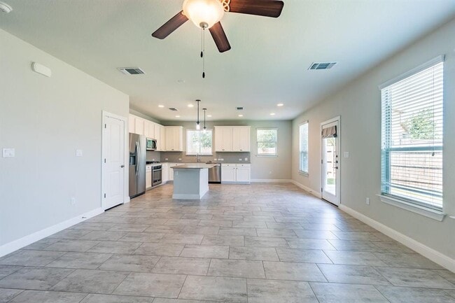 Photo - 3432 Rooba St