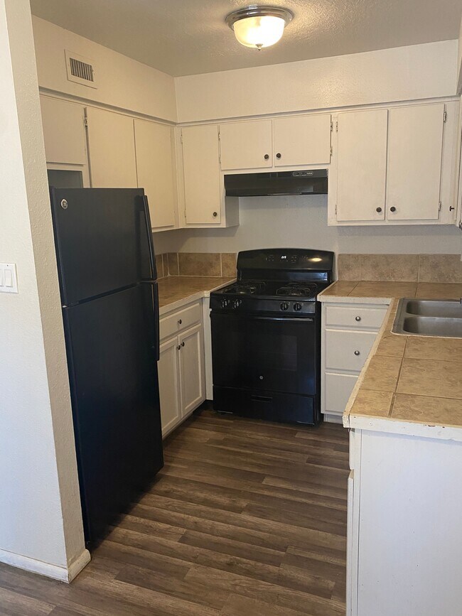 Photo - 1225 Menaul Blvd NW Unidad #B