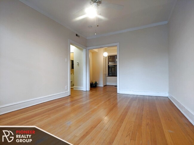 Photo - 1446 W Byron St