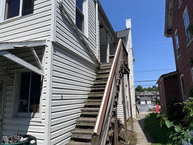 Building Photo - 55 N Church St Unit 2