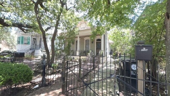 Building Photo - Discover this cozy and well-maintained 2-b... Rental