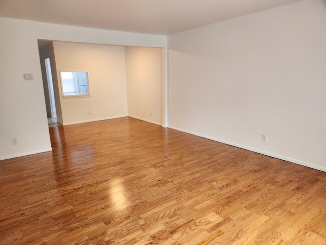 Building Photo - 157 Peyton St Rental