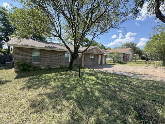 Photo - 5502 Wellington Dr House