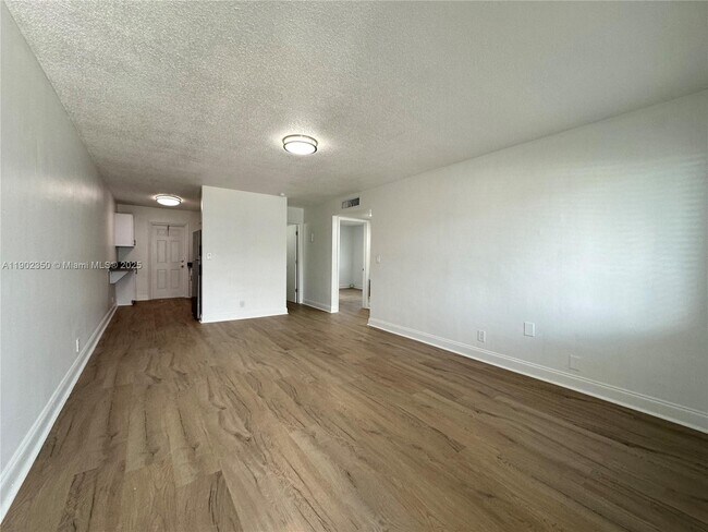 Photo - 110 NE 19th Ave Unit 11