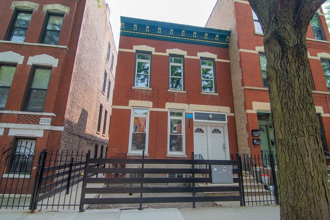 Photo - 859 N Marshfield Ave Unidad 1R Rental