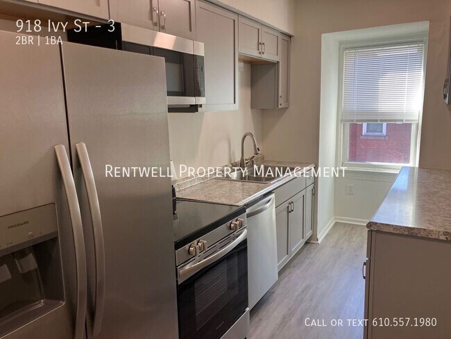 Building Photo - 918 Ivy St Unit 3