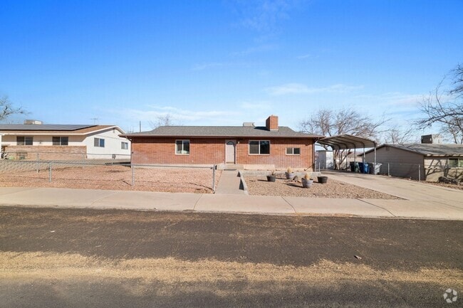 Building Photo - Charming 3 Bedroom Home Plus Casita. Pet F...