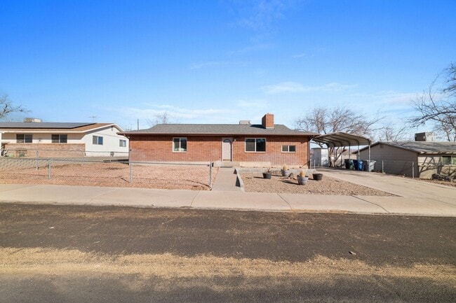 Building Photo - Charming 3 Bedroom Home Plus Casita. Pet F...