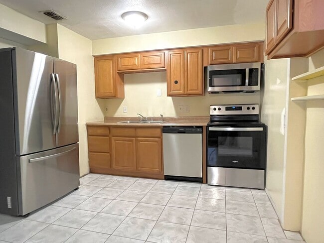 Photo - 2611 Pembrook Dr