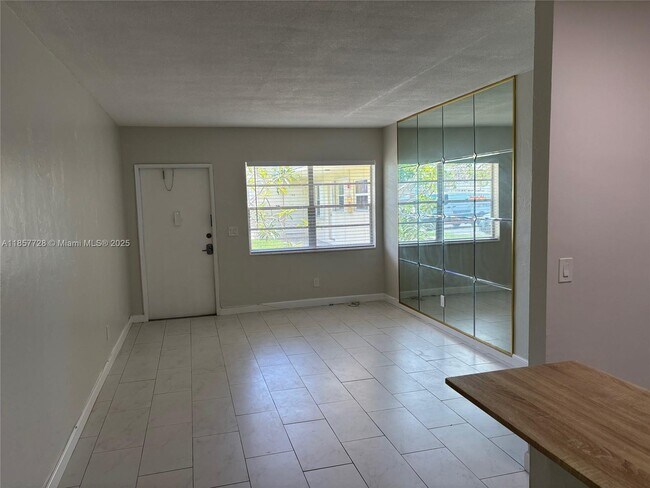 Photo - 1301 N 12th Ct Unidad 5A