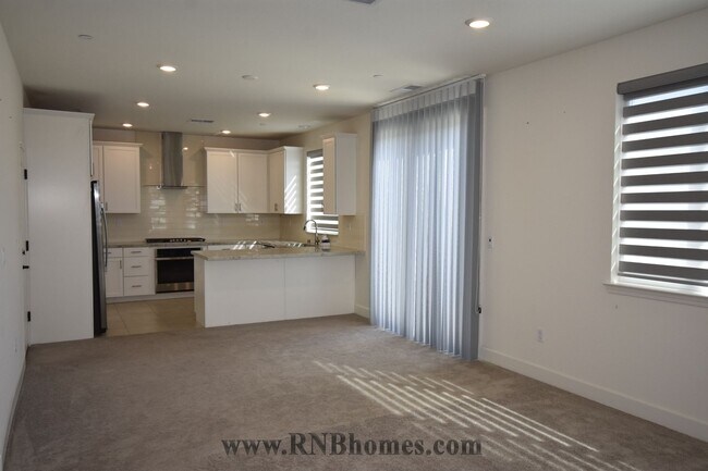 Photo - 3278 Sidney Way