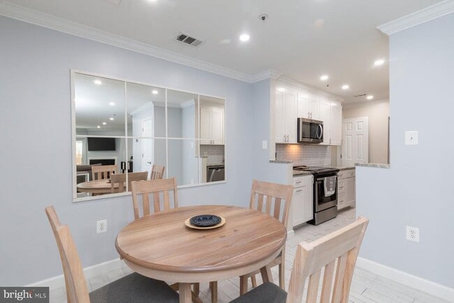 Photo - 255 S Pickett St Unidad 102