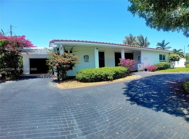 Building Photo - 2241 NE 38th St