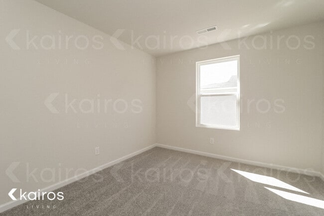 Photo - 429 Waterfall Rd