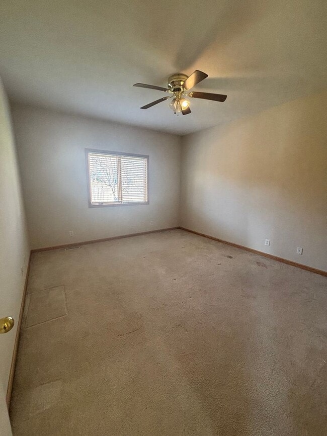 Photo - Spacious 3 bed / 2.5 bath Townhome in Millard