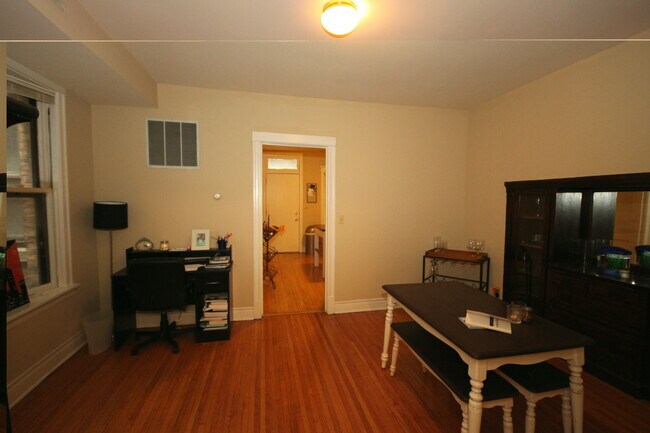 Photo - 1336 W Belmont Ave Unidad 3