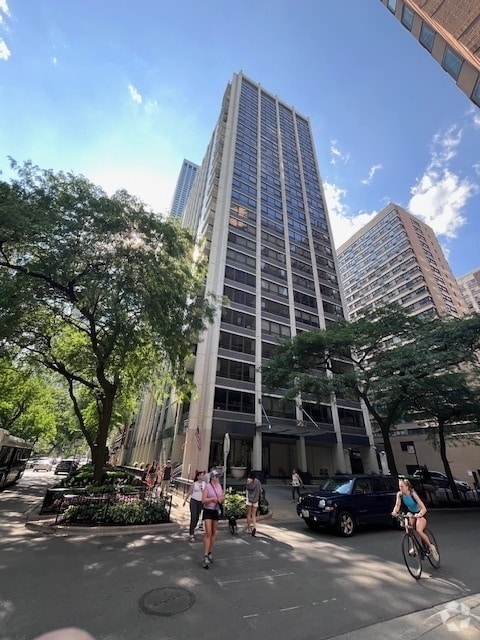 Building Photo - 222 E Pearson St Rental