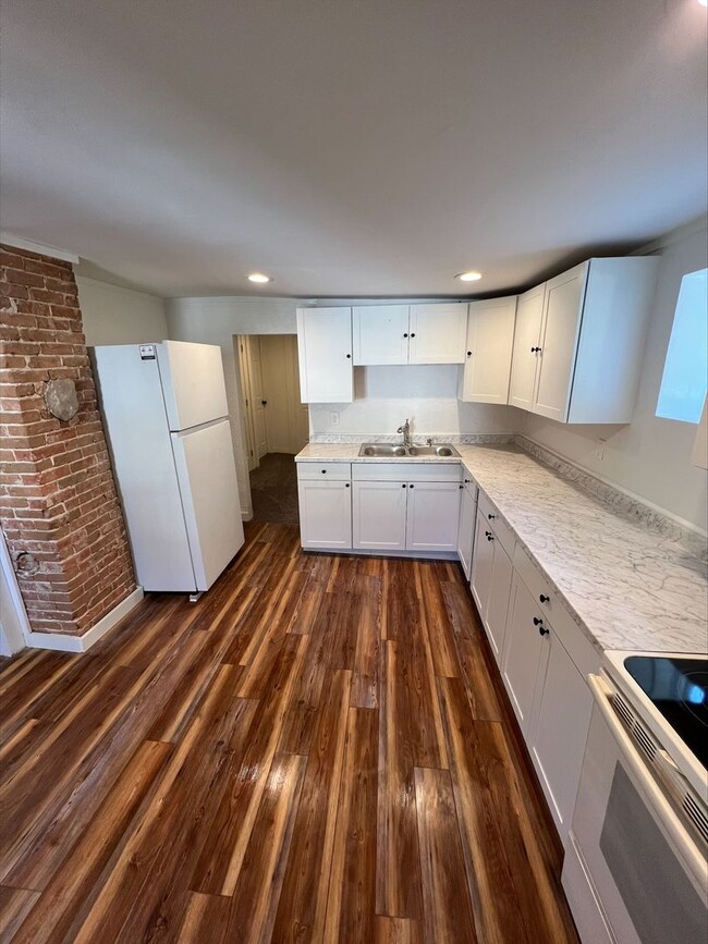 Photo - 150 Maple St Unit 2