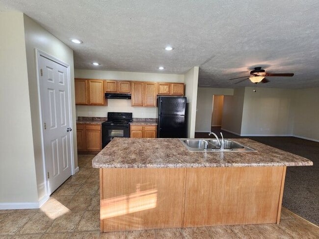 Photo - Large 5 Bedroom Home & Pets Welcome*