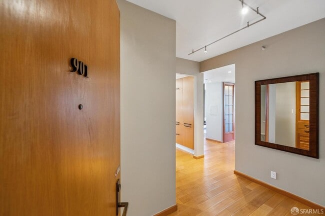 Photo - 101 Lombard St