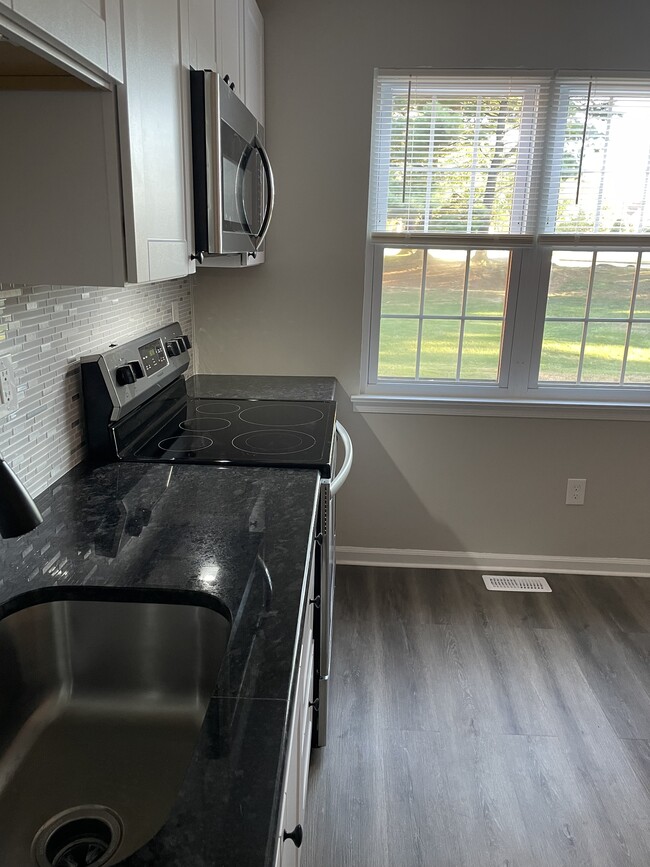 Photo - 30 Greensward Ln