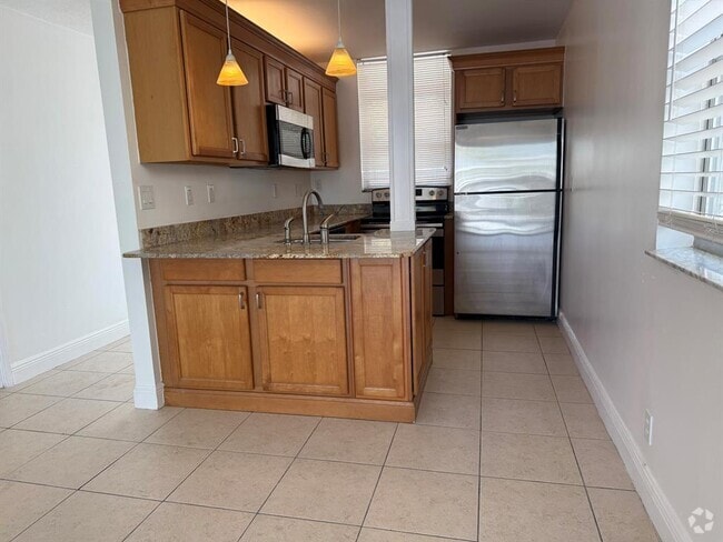 Building Photo - 1731 SE 15th St Unit 201 Rental