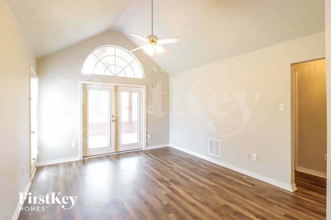 Photo - 2204 Reedway Ct