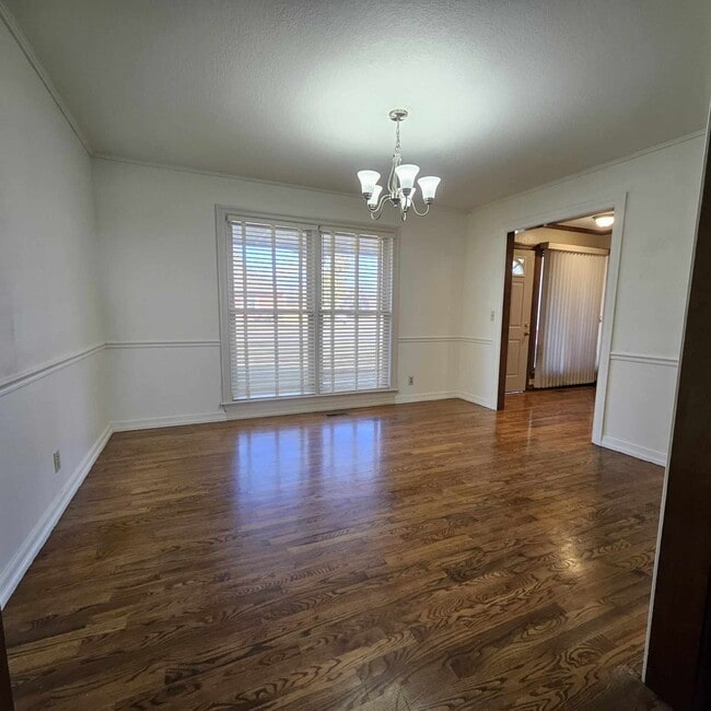 Photo - 1606 S 28th Pl