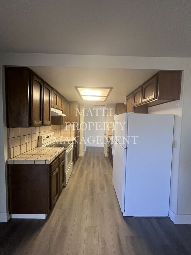 Building Photo - Move in Special see Ad