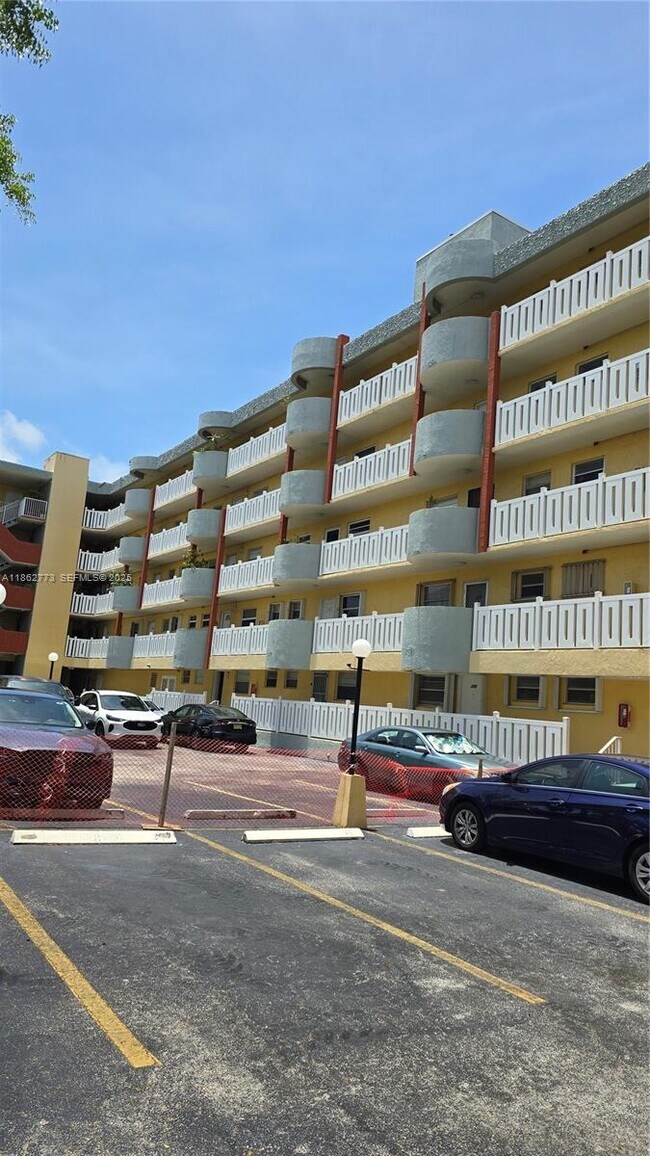 Building Photo - 7900 Tatum Waterway Dr Unit 106