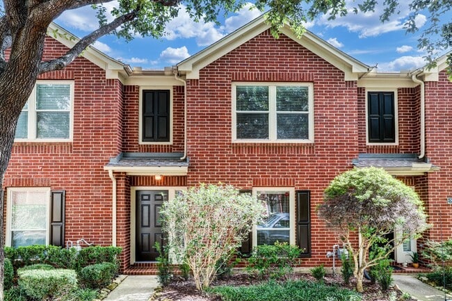 Photo - 818 W Heights Hollow Ln