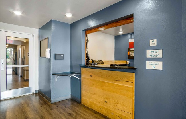 Furnished Studio-Charleston - Ashley Phosphate Rd.