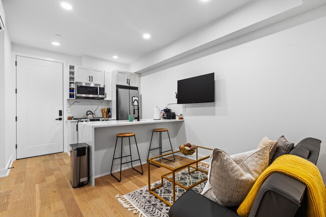 Photo - 1726 H St NE Unidad ID1037753P