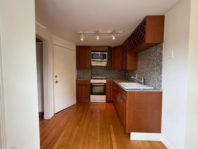 Photo - 18 Pleasant St Unit 2