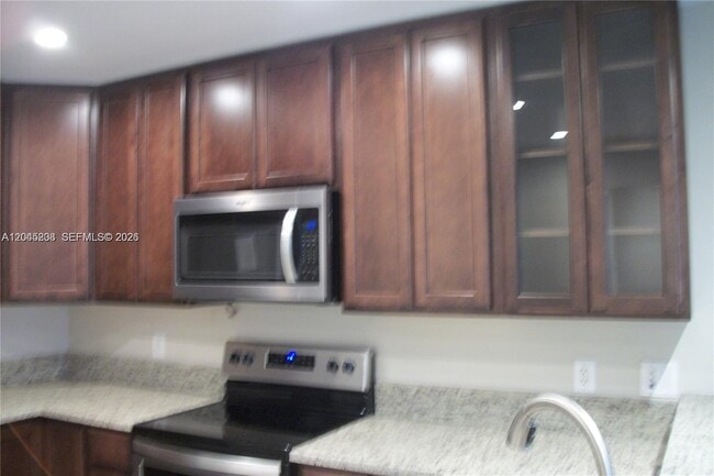 Photo - 13900 Lake Placid Ct Unidad A24
