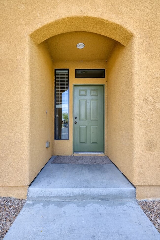 GATED NW HOME - 4 BEDROOMS W/ 1 BED AND BA... - GATED NW HOME - 4 BEDROOMS W/ 1 BED AND BA...