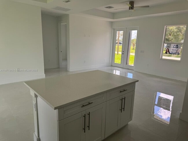 Photo - 2044 Crawford Ave N