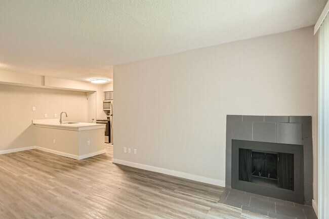 Photo - Rochelle Plaza