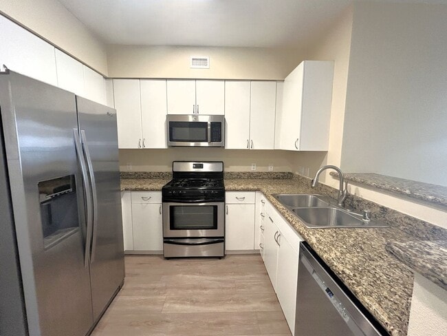 Photo - 1801 E Katella Ave Unidad 2053