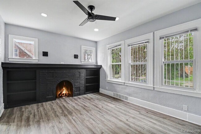 Photo - 5217 Lakeview St
