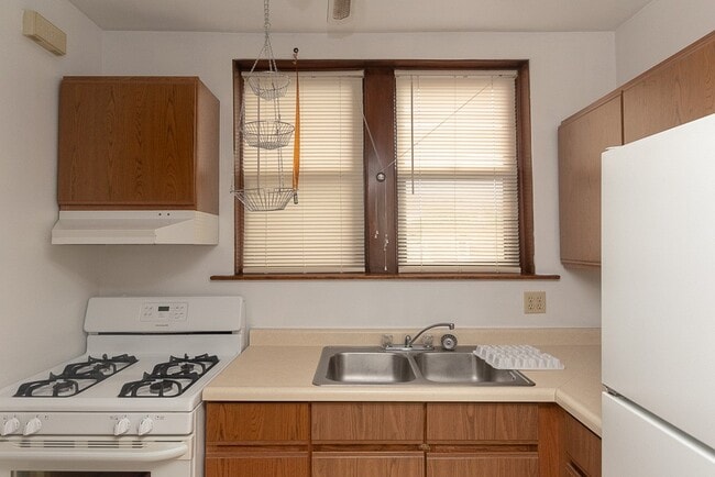 Photo - 3632 N Paulina St Unit J08P