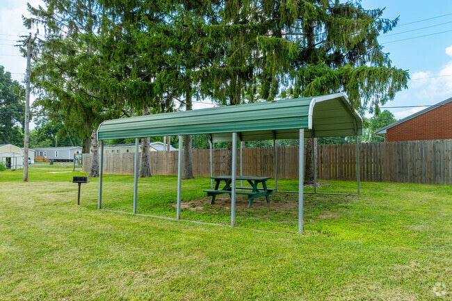 Grill Area - Crestwood MHC