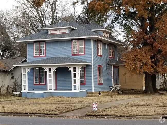 Building Photo - 1602 W Broadway St Rental