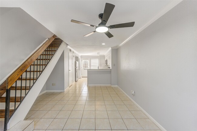 Photo - 2002 Gentryside Dr Unidad 110