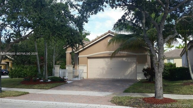 Building Photo - 449 Silver Palm Way